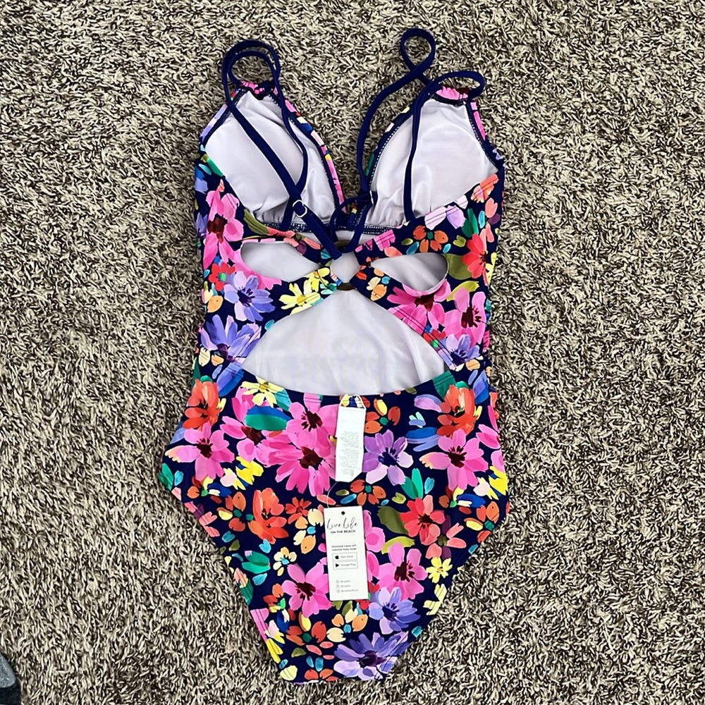Brand new never worn CUPSHE size small bathing suit - Picture 2 of 5